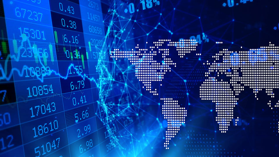 Image d'une carte du monde numérique superposée sur une image numérique d'un tableau lumineux affichant les cours des actions